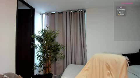 Snapshot of helen_miller chatting on May 26, 8:49 pm helen_miller online show from May 26, 8:49 pm