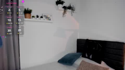 Snapshot of helen_miller chatting on July 20, 11:40 pm helen_miller online show from July 20, 11:40 pm