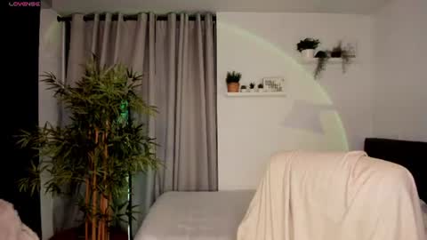 Snapshot of helen_miller chatting on July 23, 11:46 pm helen_miller online show from July 23, 11:46 pm