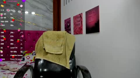 Helen online show from April 15, 7:10 pm