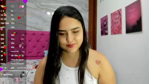 Snapshot of helen_russoo chatting on June 25, 9:41 pm Helen online show from June 25, 9:41 pm