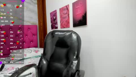 Snapshot of helen_russoo chatting on June 27, 6:46 pm Helen online show from June 27, 6:46 pm