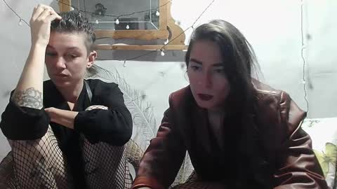 Snapshot of helen_victoria0 chatting on February 6, 6:46 pm Goddess Helen Goddess Victoria online show from February 6, 6:46 pm