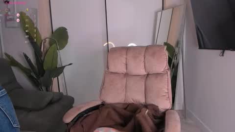 Helen online show from November 9, 2:59 pm