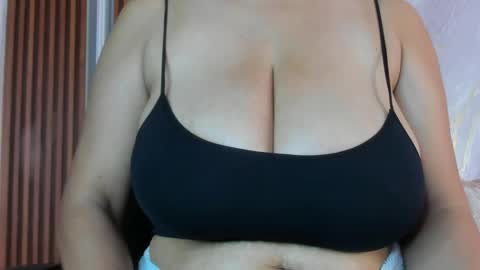 Helena Santos  online show from April 12, 11:48 am