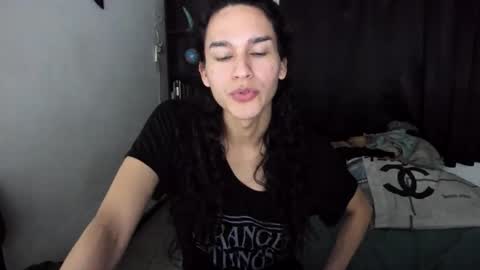 Snapshot of helena_spellman chatting on December 18, 12:38 am helena_spellman online show from December 18, 12:38 am