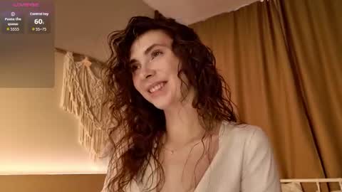 Snapshot of helenblash chatting on July 27, 12:23 pm Scarlet online show from July 27, 12:23 pm