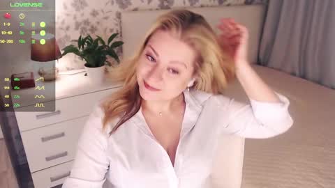 Snapshot of helenbonham chatting on December 3, 1:52 am Helena Bonham online show from December 3, 1:52 am