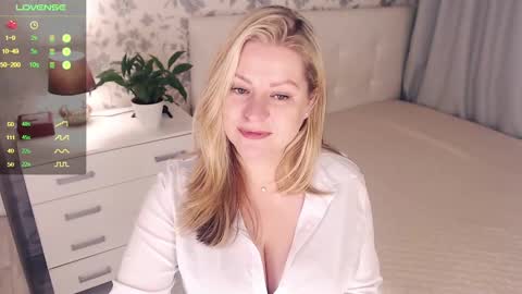 Snapshot of helenbonham chatting on December 3, 4:58 am Helena Bonham online show from December 3, 4:58 am