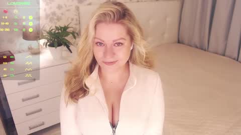 Snapshot of helenbonham chatting on December 12, 3:21 am Helena Bonham online show from December 12, 3:21 am