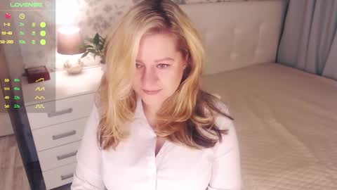 Snapshot of helenbonham chatting on December 16, 3:40 am Helena Bonham online show from December 16, 3:40 am