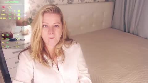 Snapshot of helenbonham chatting on December 18, 6:53 am Helena Bonham online show from December 18, 6:53 am