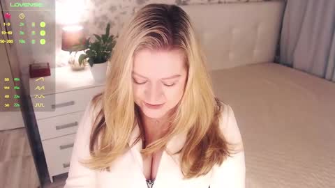 Snapshot of helenbonham chatting on January 15, 5:19 am Helena Bonham online show from January 15, 5:19 am