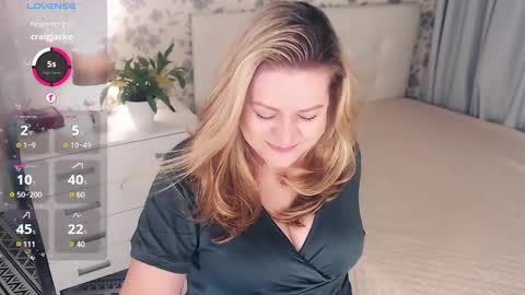 Snapshot of helenbonham chatting on February 1, 3:41 am Helena Bonham online show from February 1, 3:41 am