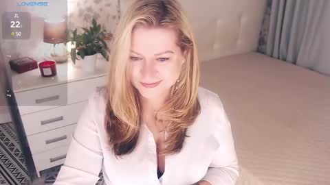 Snapshot of helenbonham chatting on February 8, 3:30 am Helena Bonham online show from February 8, 3:30 am