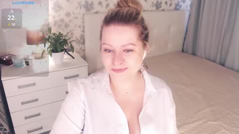 Snapshot of helenbonham chatting on February 25, 6:14 am Helena Bonham online show from February 25, 6:14 am