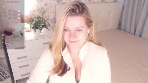 Snapshot of helenbonham chatting on March 1, 7:30 am Helena Bonham online show from March 1, 7:30 am