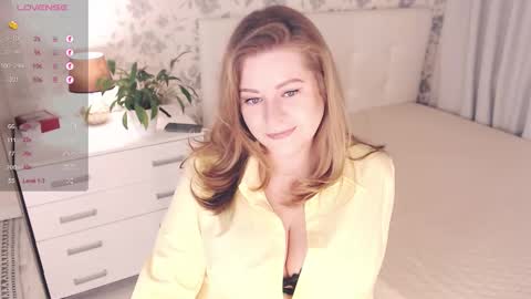 Snapshot of helenbonham chatting on October 11, 5:17 am Helena Bonham online show from October 11, 5:17 am