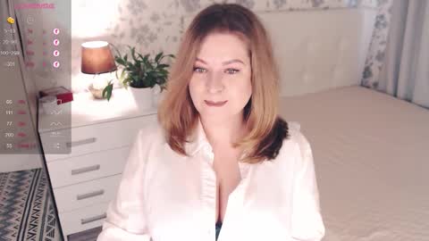 Snapshot of helenbonham chatting on October 15, 6:35 am Helena Bonham online show from October 15, 6:35 am