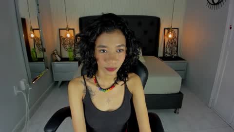 Snapshot of helenebird chatting on September 8, 8:52 pm online show from September 8, 8:52 pm