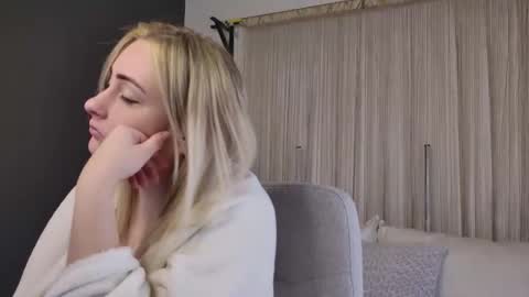 heleneengel online show from February 15, 9:52 am