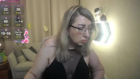 helenenigma online show from April 4, 6:49 pm