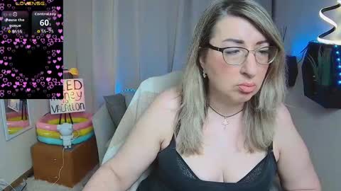 helenenigma online show from May 28, 6:38 pm