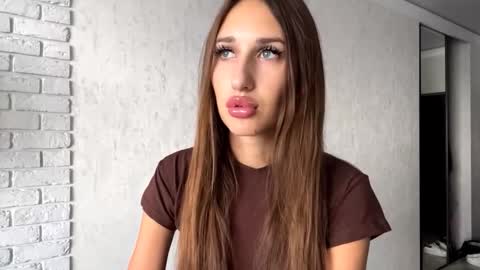 Snapshot of helenjoyne chatting on September 19, 9:11 am Chloe online show from September 19, 9:11 am