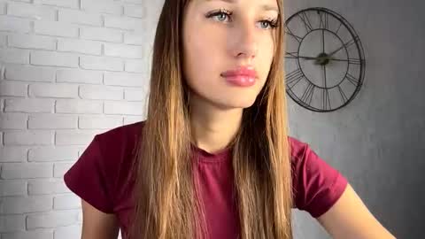 Snapshot of helenjoyne chatting on September 24, 9:12 am Chloe online show from September 24, 9:12 am