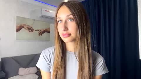 Snapshot of helenjoyne chatting on September 25, 9:24 am Chloe online show from September 25, 9:24 am