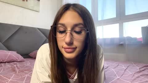 Snapshot of helenjoyne chatting on October 17, 12:08 pm Chloe online show from October 17, 12:08 pm