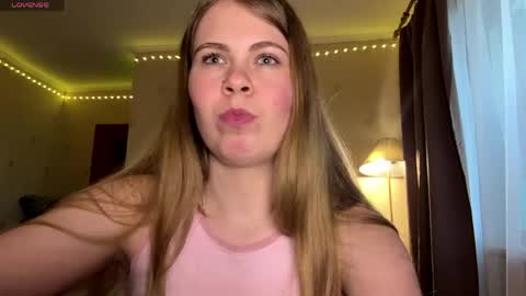 Chloe online show from May 11, 4:15 pm