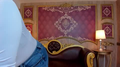 Helen or Hells online show from December 13, 7:40 pm