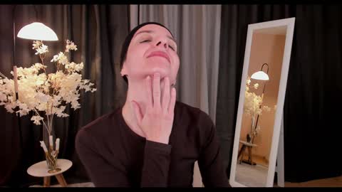 Helen online show from February 8, 11:55 am