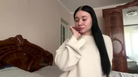 lilian online show from April 8, 2:33 am