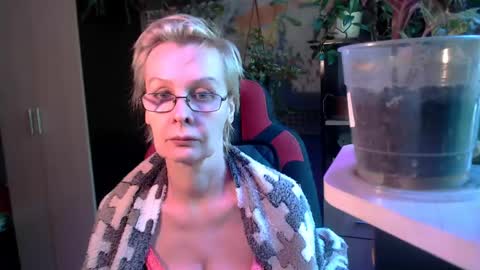 Snapshot of helgahimmele chatting on May 18, 6:30 am Helga online show from May 18, 6:30 am