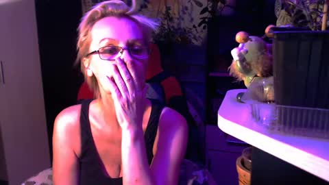 Snapshot of helgahimmele chatting on May 25, 6:58 pm Helga online show from May 25, 6:58 pm