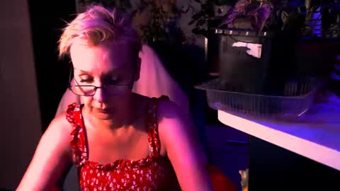 Snapshot of helgahimmele chatting on June 29, 7:36 pm Helga online show from June 29, 7:36 pm
