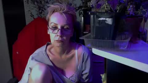 Snapshot of helgahimmele chatting on July 1, 7:24 pm Helga online show from July 1, 7:24 pm