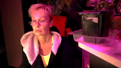 Snapshot of helgahimmele chatting on July 6, 7:16 pm Helga online show from July 6, 7:16 pm