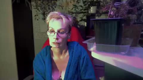 Snapshot of helgahimmele chatting on July 27, 6:15 pm Helga online show from July 27, 6:15 pm