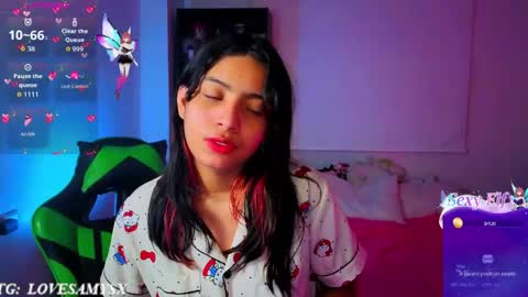 Snapshot of helia_n_amy chatting on June 5, 3:35 am Helia Transfem and Amy online show from June 5, 3:35 am