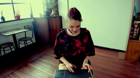 Heliconia online show from October 12, 5:56 pm