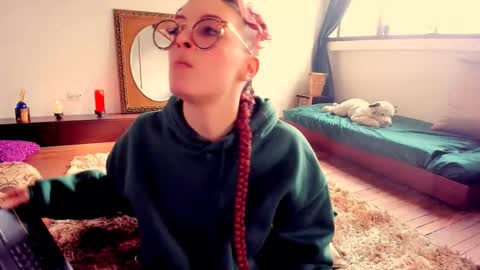 Heliconia online show from December 13, 7:53 pm