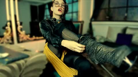 Heliconia online show from April 8, 11:27 pm