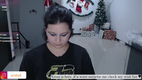 Snapshot of hell_dancer_ chatting on December 17, 11:27 pm Lexa online show from December 17, 11:27 pm