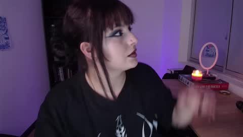 Snapshot of hell_dancer_ chatting on November 7, 1:27 am Lexa online show from November 7, 1:27 am