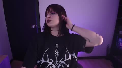 Snapshot of hell_dancer_ chatting on December 1, 12:37 am Lexa online show from December 1, 12:37 am