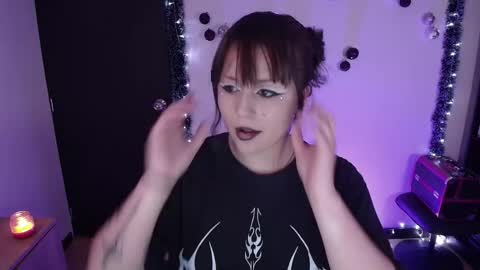 Snapshot of hell_dancer_ chatting on December 15, 12:15 am Lexa online show from December 15, 12:15 am