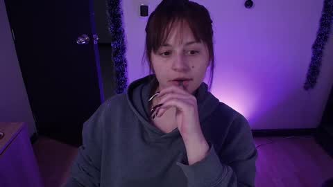 Snapshot of hell_dancer_ chatting on December 21, 7:26 am Lexa online show from December 21, 7:26 am